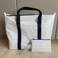 Bestillingsvare! 
Stor bag med glidelås og clutch, 2-tall og stjerne.