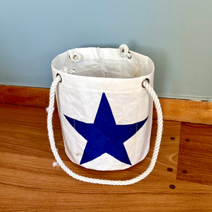 Ølbøtte laget av gamle seil.