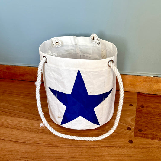 Ølbøtte laget av gamle seil.