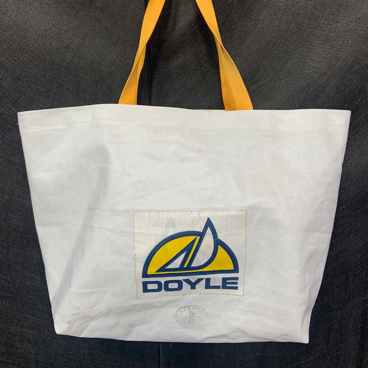 Stor bag med Doyle-logo fra seil, hos BestMarin