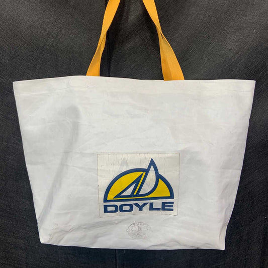 Stor bag med Doyle-logo fra seil, med innerlomme