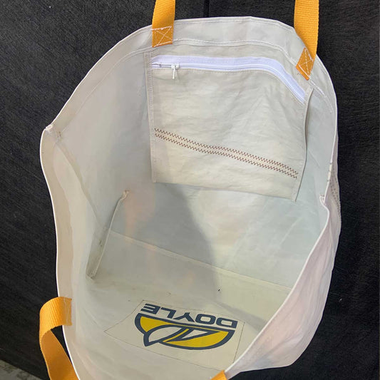 Stor bag med Doyle-logo fra seil, hos BestMarin