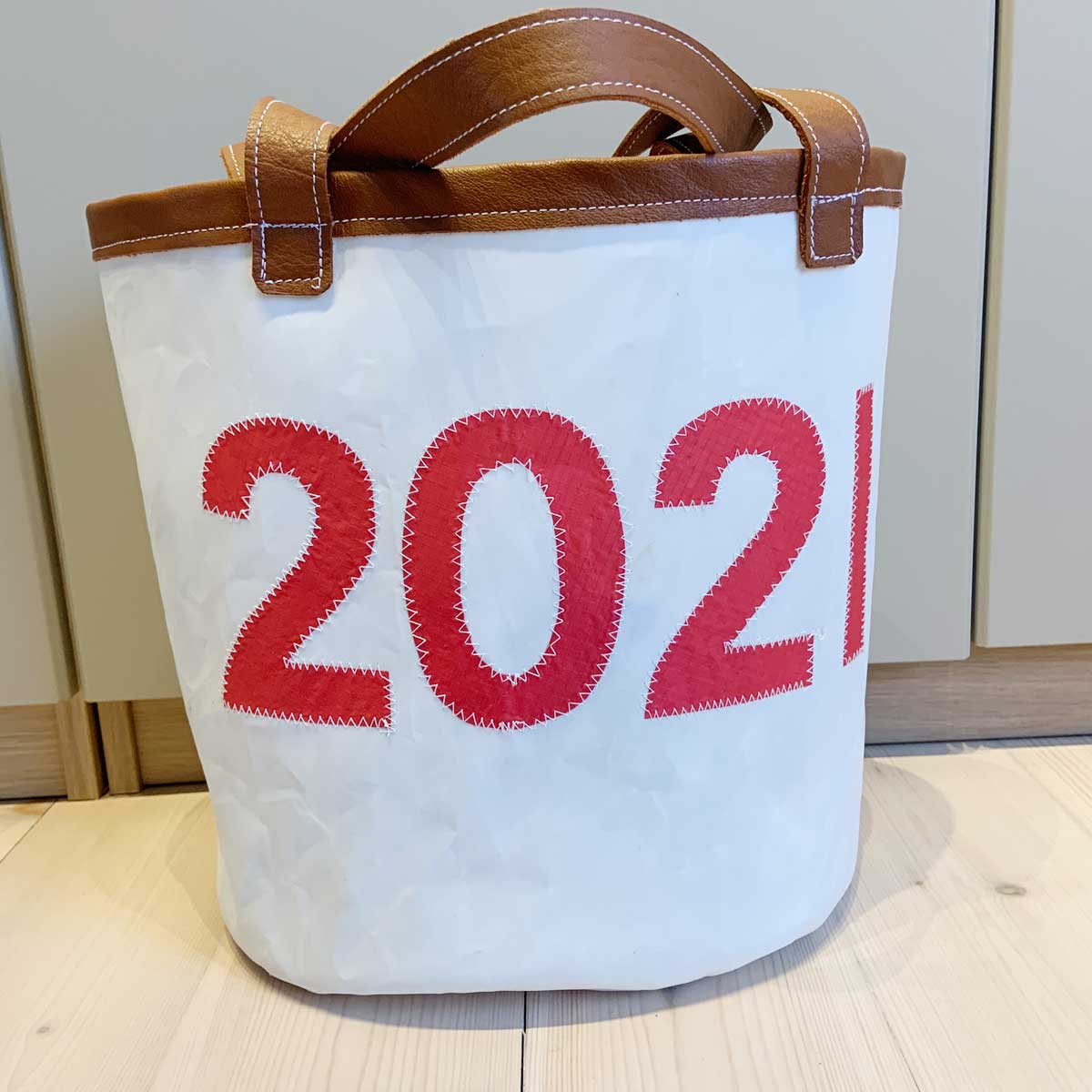 Ovalbunnet bag, 2021