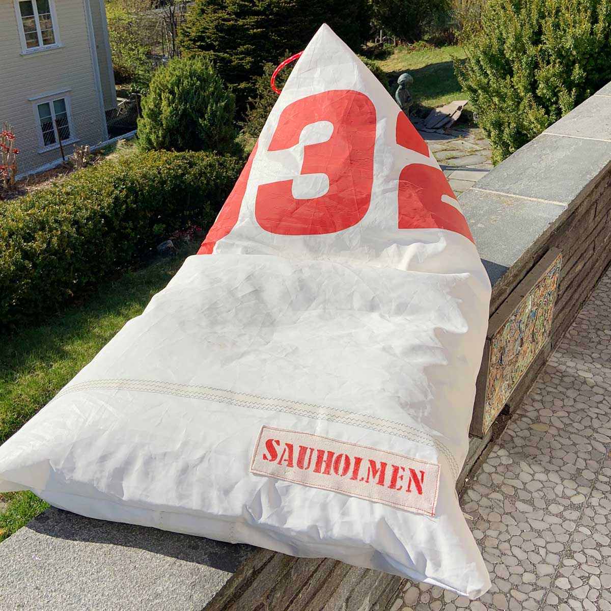 Saccosekk, med røde tall- uten fyll.