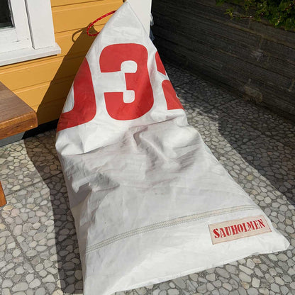 Saccosekk, med røde tall- uten fyll.